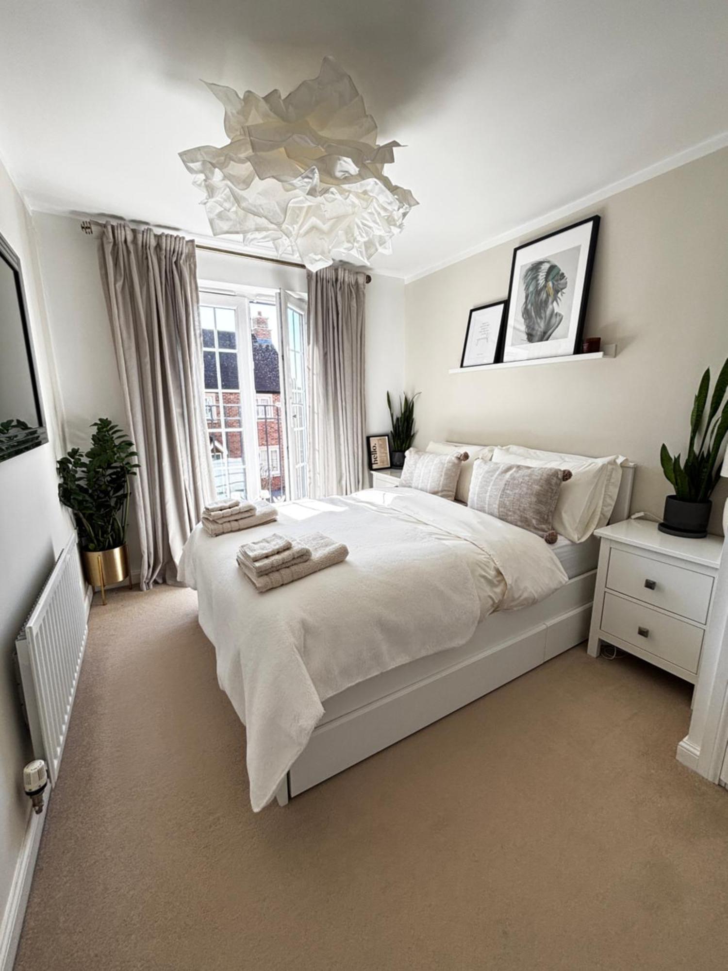 Delux Room With Private Parking, Sleeps 2, Perfect For Cotswold Getaway, Easy A419 Access Blunsdon Exterior foto